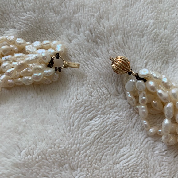 Gorgeous Pearl Necklace w. 14k Yellow Gold Clasp - Picture 3 of 3